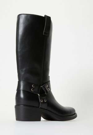Braxton Flat Boot
