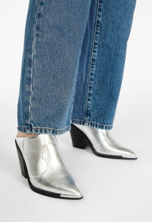 Cleo Western Mule