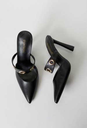 Whit Pointed Toe Pump