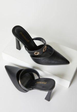 Whit Pointed Toe Pump